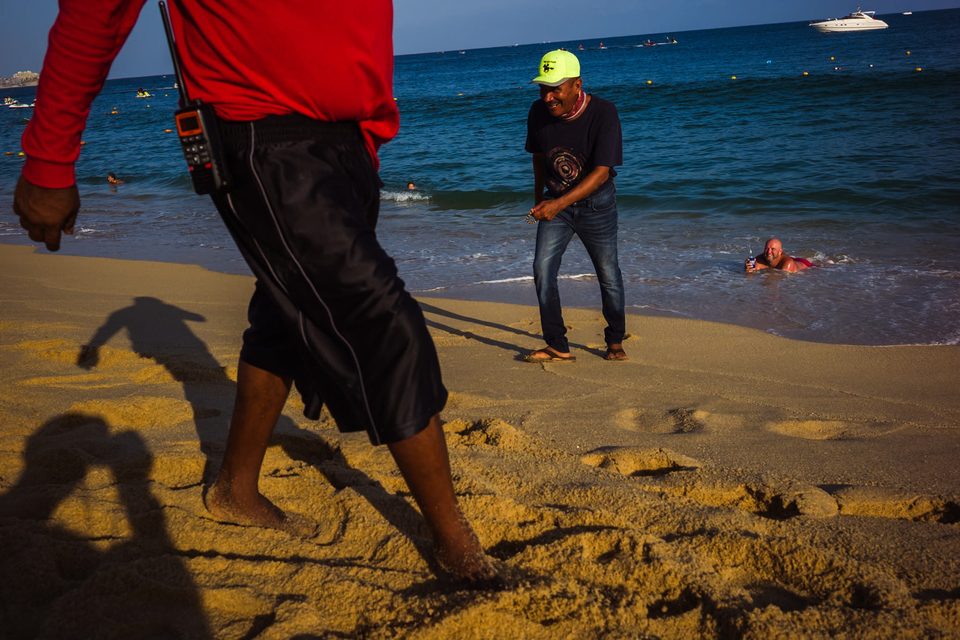 Vida de playa en México, fotografía documental de Dennis Berti (10)