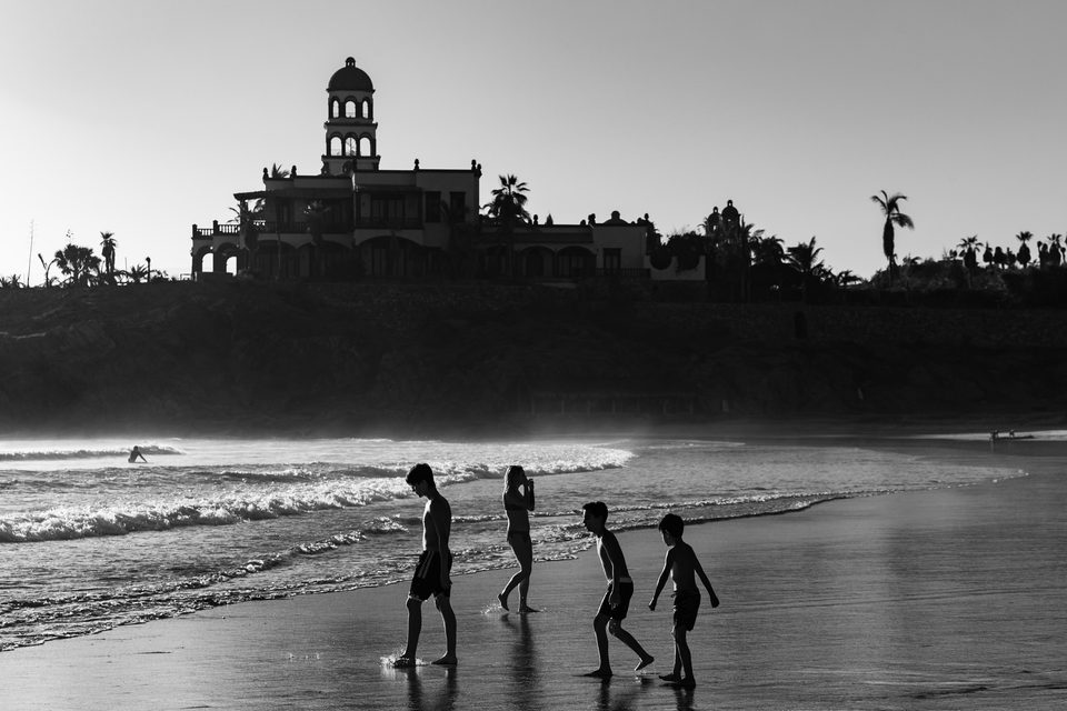 Vida de playa en México, fotografía documental de Dennis Berti (4)