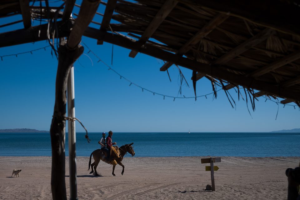 Beach life documentary photography in Mexico, Dennis Berti (47)