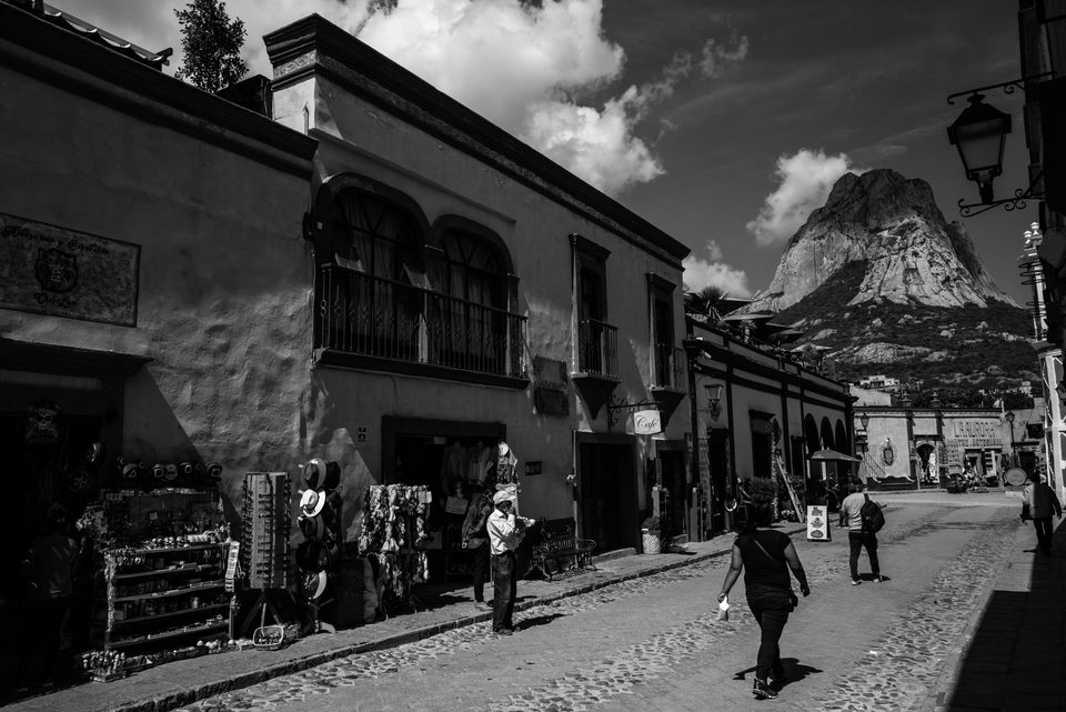Black and white documentary photograph by Dennis Berti (41)