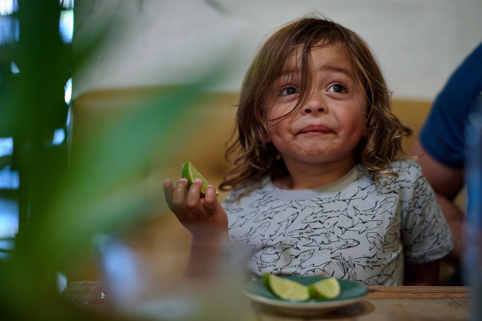 Documentary family photographer in Mexico, Day in the Life session (47)