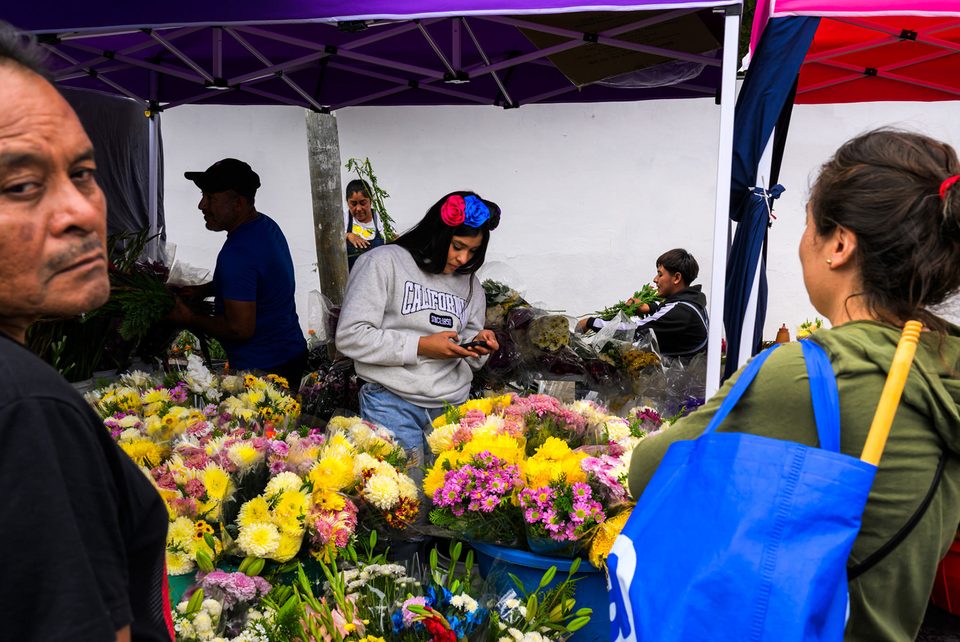 Street photography in Mexico by Dennis Berti